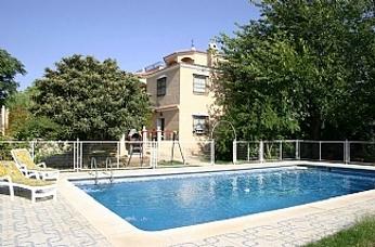 Villa with Pool & Tennis Courts